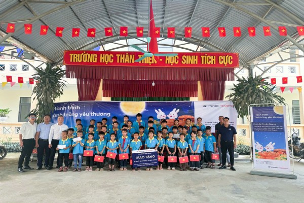 HÀNH TRÌNH “ÁNH TRĂNG YÊU THƯƠNG” ĐẾN VỚI ĐIỂM TRƯỜNG VIỆT THÀNH