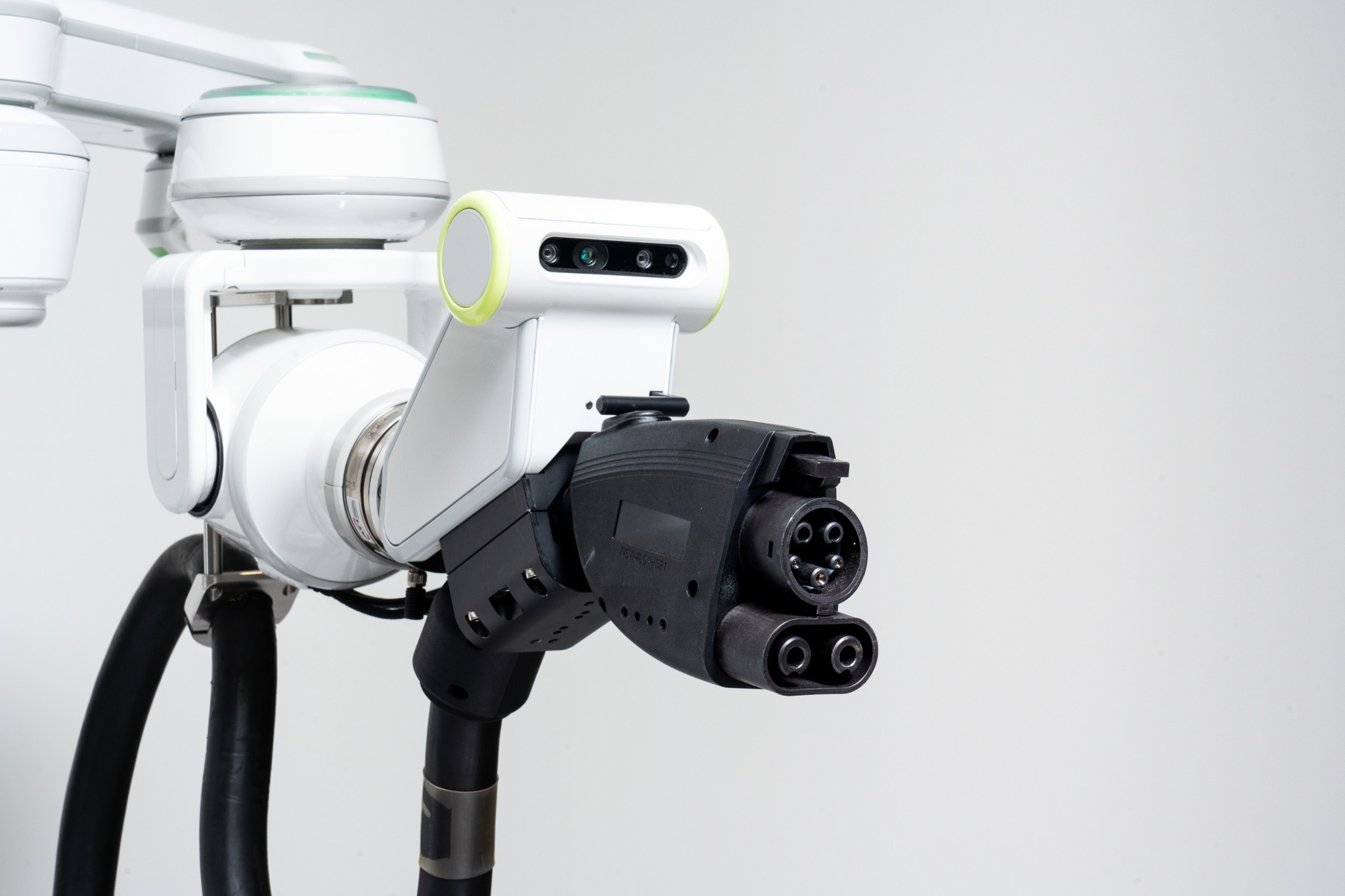 Robot sạc điện do Hyundai Phát triển